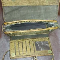 تولید کننده انواع وسایل چرم طبیعی ودست دوز|کیف، کفش، کمربند|کازرون, |دیوار