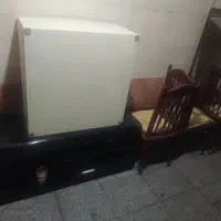 میز تلویزیون،سه عدد صندلی