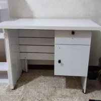 میزتحریر و کتاب خانه