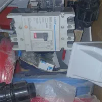 مقداری لوازم برقی تک فاز و ۳ فاز