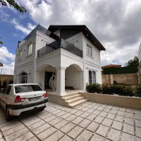 ویلای **لوکس **دوقدمی دریا