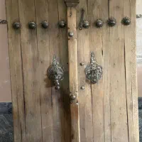 در چوبی قدیمی مناسب دکور