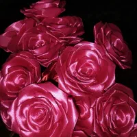 شاخه گل روز (زن)|گل مصنوعی|بروجرد, |دیوار