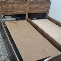 یک عددتخت خواب یکنفره بسیار تمیز