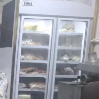 یک عدد فریزر ویک عدد یخچال فروشی