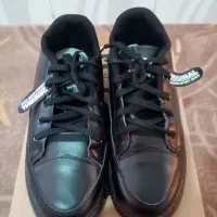 کفش کتونی ، مانتو و مقنعه مدرسه