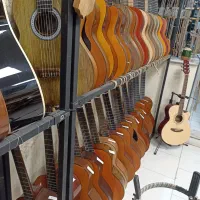 انواع ساز الات موسیقی|گیتار، بیس، امپلیفایر|کاشان, میدان کهنه|دیوار