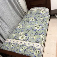 فروش دو تخت یک نفره چوب راش با تشک طبی و میز تحریر