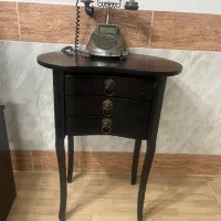 میز تلفن و تلفن