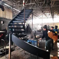 پله های فلزی مدرن