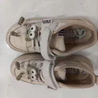 میزوصندلی ودوجفت کفش وکتونی دخترانه