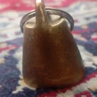 یک زنگوله برنجی قدیمی