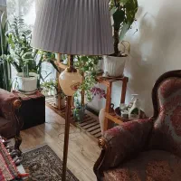 آباژور ایستاده