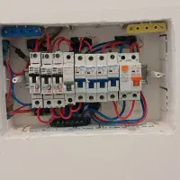 برقکار ساختمان برق کار کلید پریز هالوژن جعبه فیوز