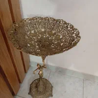 میوه خوری کنار سالنی