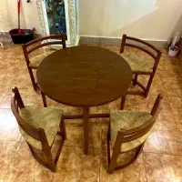 میز ناهار خوری ۴ نفره کم جا و جمع و جور|میز و صندلی غذاخوری|شاهین‌شهر, عطار|دیوار