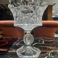 اخیل خوری تاج دار