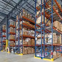 راننده با نیسان مسقف