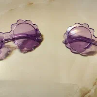 عینک آفتابی و بند عینک