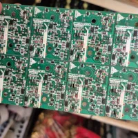 تعمیرکار برد و قطعات الکترونیکی