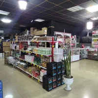 فروشنده خانم برای لوازم ارایشی