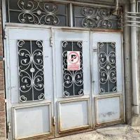 درب تمیز و سالم-قیمت مناسب