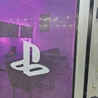 تراکت پخش کن در محل