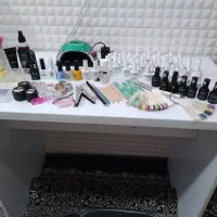 لوازم کاشت ناخن به همراه میز
