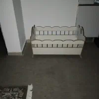 تخت نوزاد در حد نو.