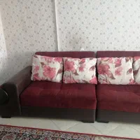 مبل راحتی همراه با میز نهارخوری