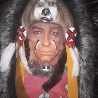 مجسمه و دیوارکوب سرخپوست