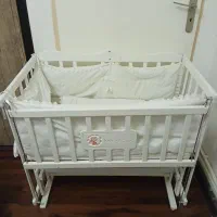 تخت کنار مادر و کریر