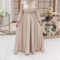 پیراهن مجلسی زنانه ساتن  رنگ کرم بسیار شیک و تمیز