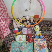 تعدادی اسباب بازی همش ۱۰۰
