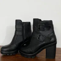 نیم بوت چرم مصنوعی سایز ۳۹ در حد نو