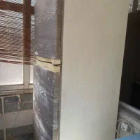 یخچال یخساران کار کرده سفید