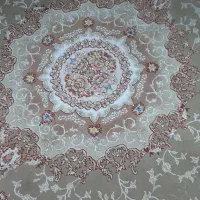 فرش ۶ متری کرم رنگ به فروش می رسد