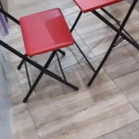 میز و نیمکت کم جا