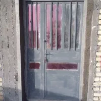 درب حال  فلزی در حد نو با قفل   عرض ۱  و۳۰ سانت