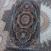 ۱فرش۸ عدد پشتی یک دست در حد نو۷۰۰شانه