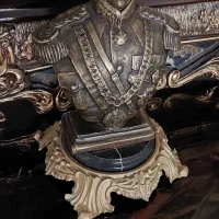 مجسمه برنز و برنج