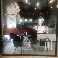 باریستا و دستیار باریستا ( خانم )