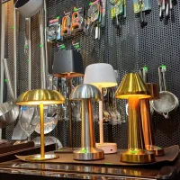 چراغ آباژور کافه جا دستمالی جا سیگاری میز نمک پاش