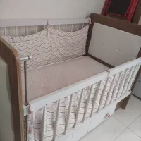 تخت کنار مادر