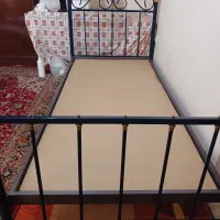 تخت یک نفره فلزی در گلبهار