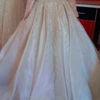 تعدادی لباس عروس تور.فنر.ودامن ژپون ب فروش میرسد