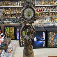 ساعت کنار سالنی جذاب