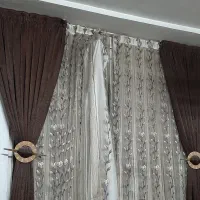 پرده توری با والان مخمل قهوه‌ای  تمیزوسالم
