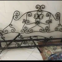 تخت فلزی فرفوژه و میز ارایشش