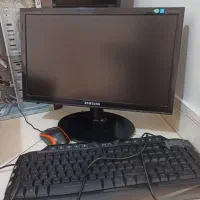 کامپیوتر سالم با همه وسایلش